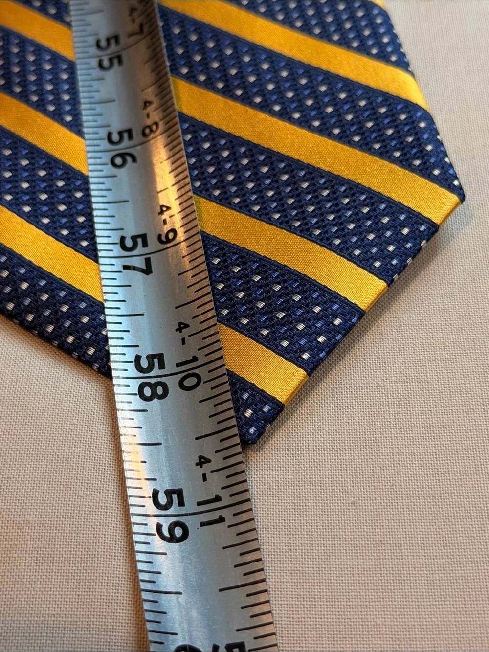 Daniel Cremieux silk tie